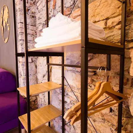 And 5 Terre Apartment *