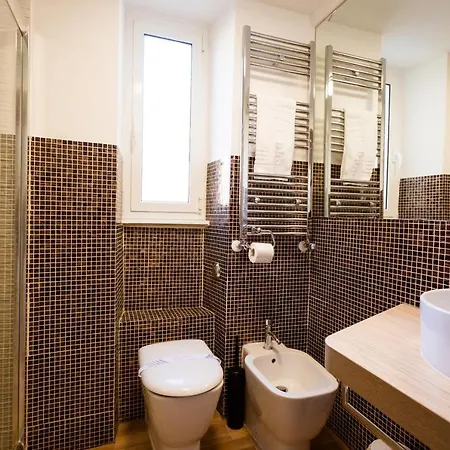 斯培西亚五渔村套房公寓 *